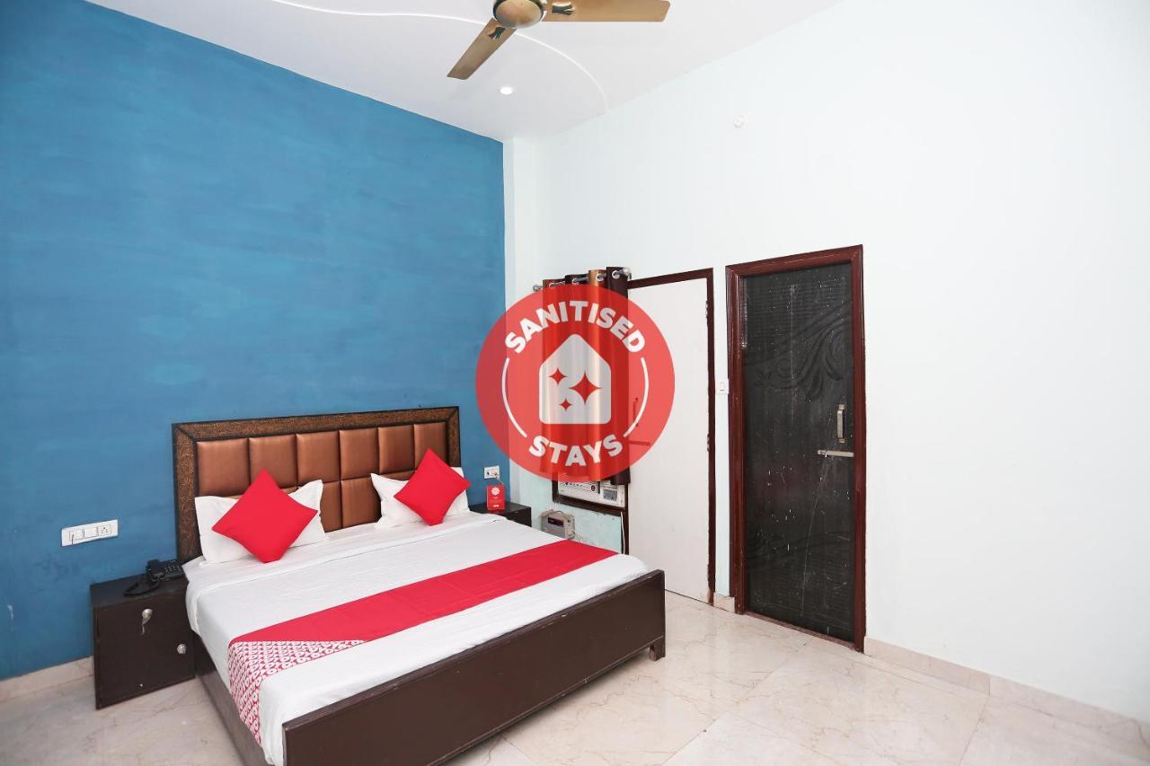 Oyo 29517 Hotel Barsana Palace Chhata Экстерьер фото