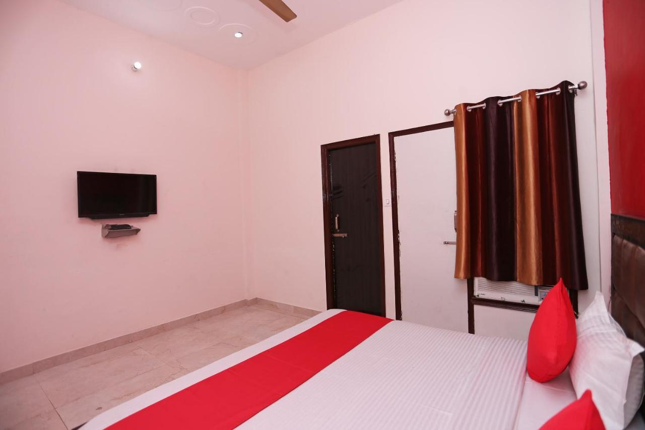 Oyo 29517 Hotel Barsana Palace Chhata Экстерьер фото