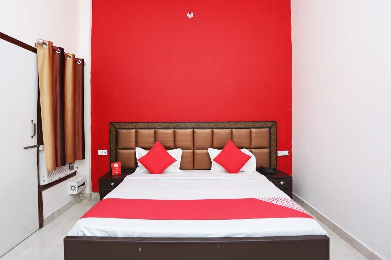 Oyo 29517 Hotel Barsana Palace Chhata Экстерьер фото