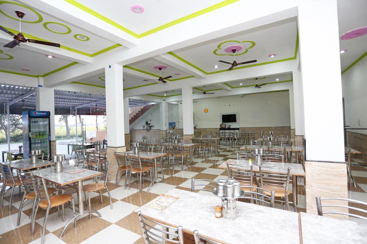 Oyo 29517 Hotel Barsana Palace Chhata Экстерьер фото