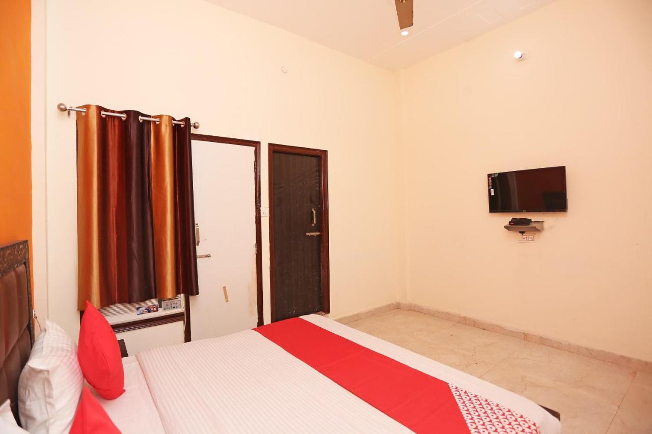 Oyo 29517 Hotel Barsana Palace Chhata Экстерьер фото